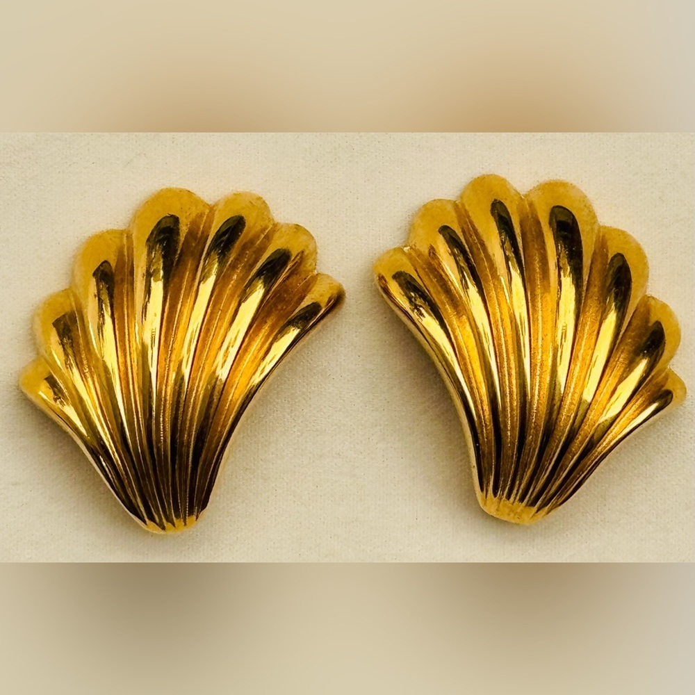 Vintage Shell Clip-on Earrings